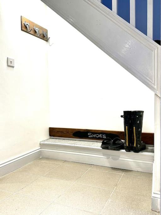 Cosy One Bedroom Apartment Trowbridge Exterior foto